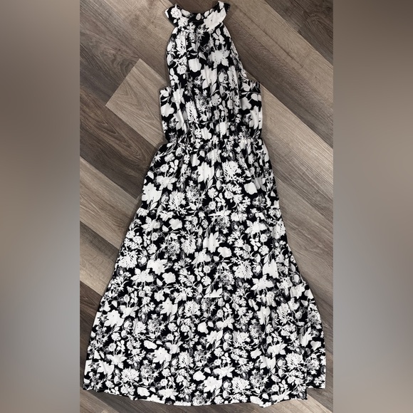 SHEIN Dresses & Skirts - Floral Black and White Womens Maxi Dress Size Medium